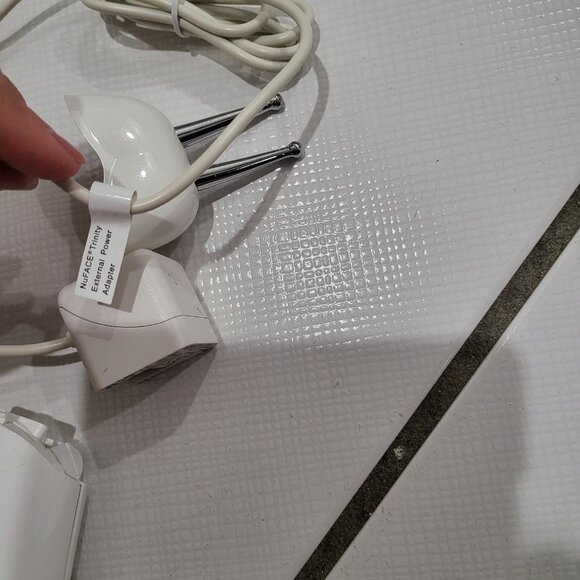 Nuface Trinity (2013 version, 1st generation) + Effective Lip & Eye Attachment - Picture 9 of 16